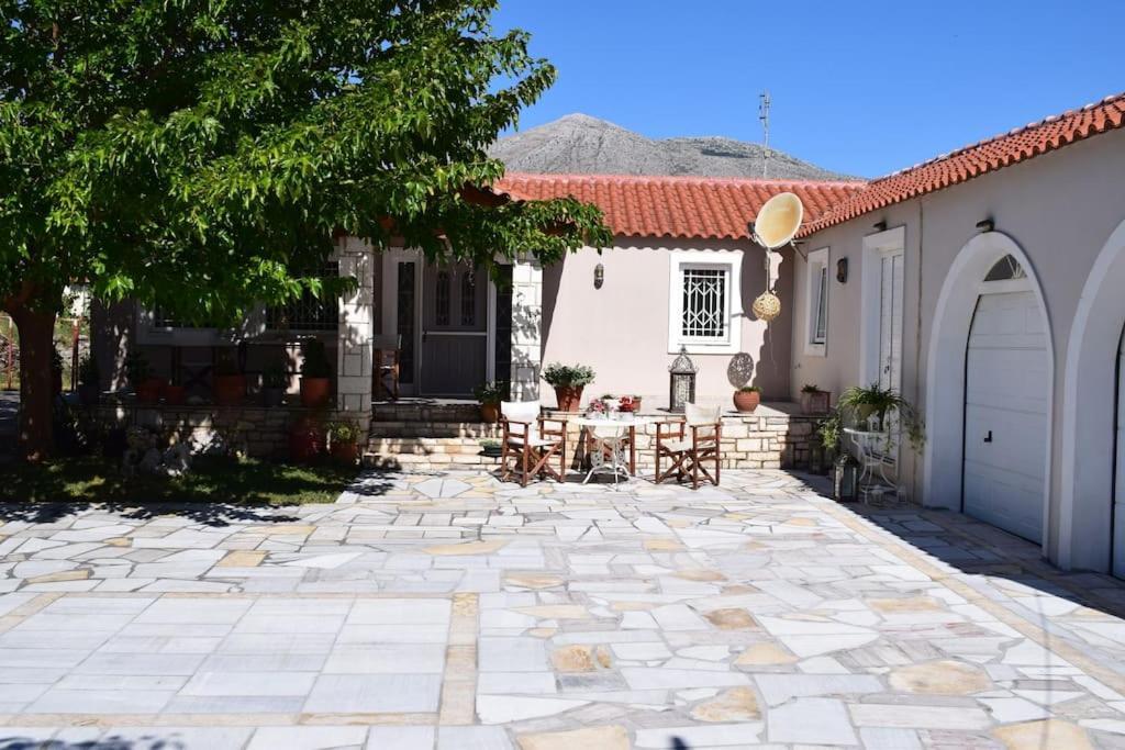 εύη