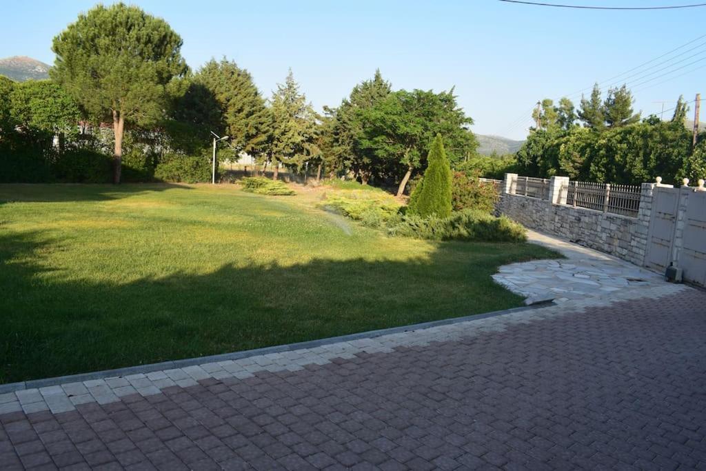 εύη Lygourio